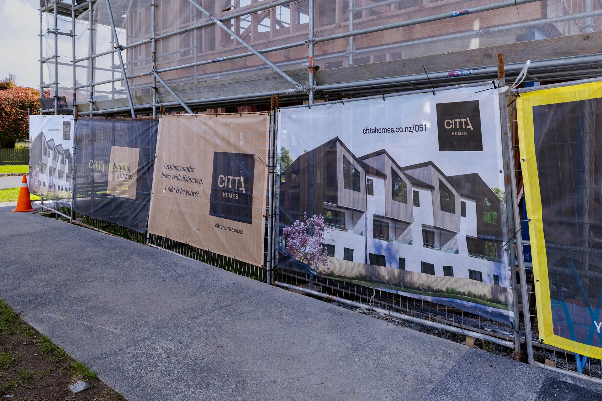 pre-hemmed-reinforced-fence-mesh-ALT-2